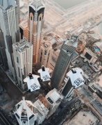 翼装飞行为什么尾部要放烟，翼装飞行和高空跳伞的区别介绍